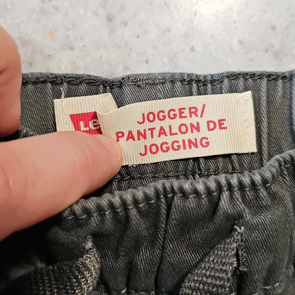 Levi's Large Gray 28x28 Joggers - Picture 7 of 8